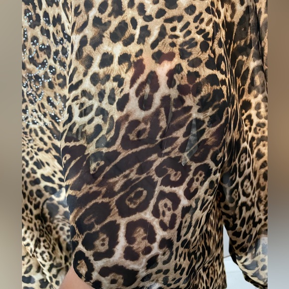 Joseph Ribkoff | Long Sleeve Sheer Chiffon Cropped High Low Leopard Sparkle Top - Picture 4 of 8